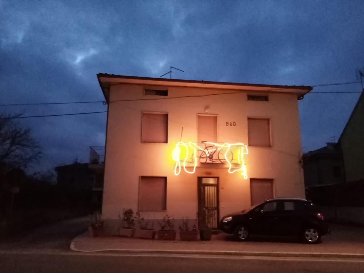 Bedandbiking Panzió Cortona Kültér fotó