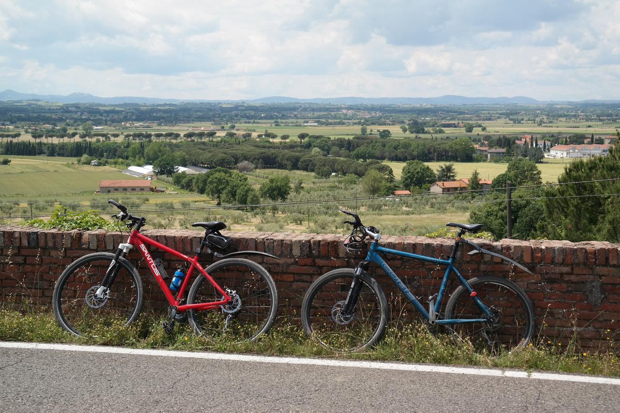 Bedandbiking Panzió Cortona Kültér fotó